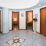 La Brezza ايسكيا